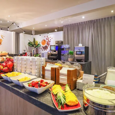 Novotel Malta Готель 3*